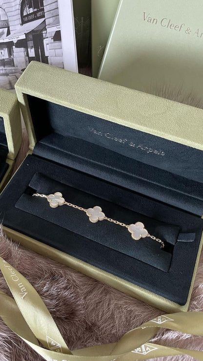Elara White Pearl Bracelet